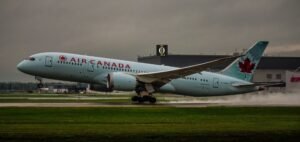 Read more about the article Air Canada Flight Attendants Launch Strike Vote Amid Wage and Work‑Condition Dispute
