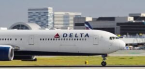Read more about the article Delta Air Lines Rules Out AI‑Powered Personalized Fares Amid U.S. Lawmaker Scrutiny