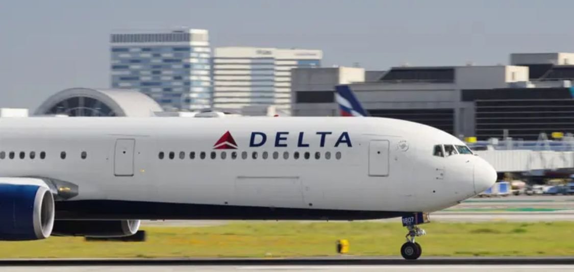 You are currently viewing Delta Air Lines Rules Out AI‑Powered Personalized Fares Amid U.S. Lawmaker Scrutiny